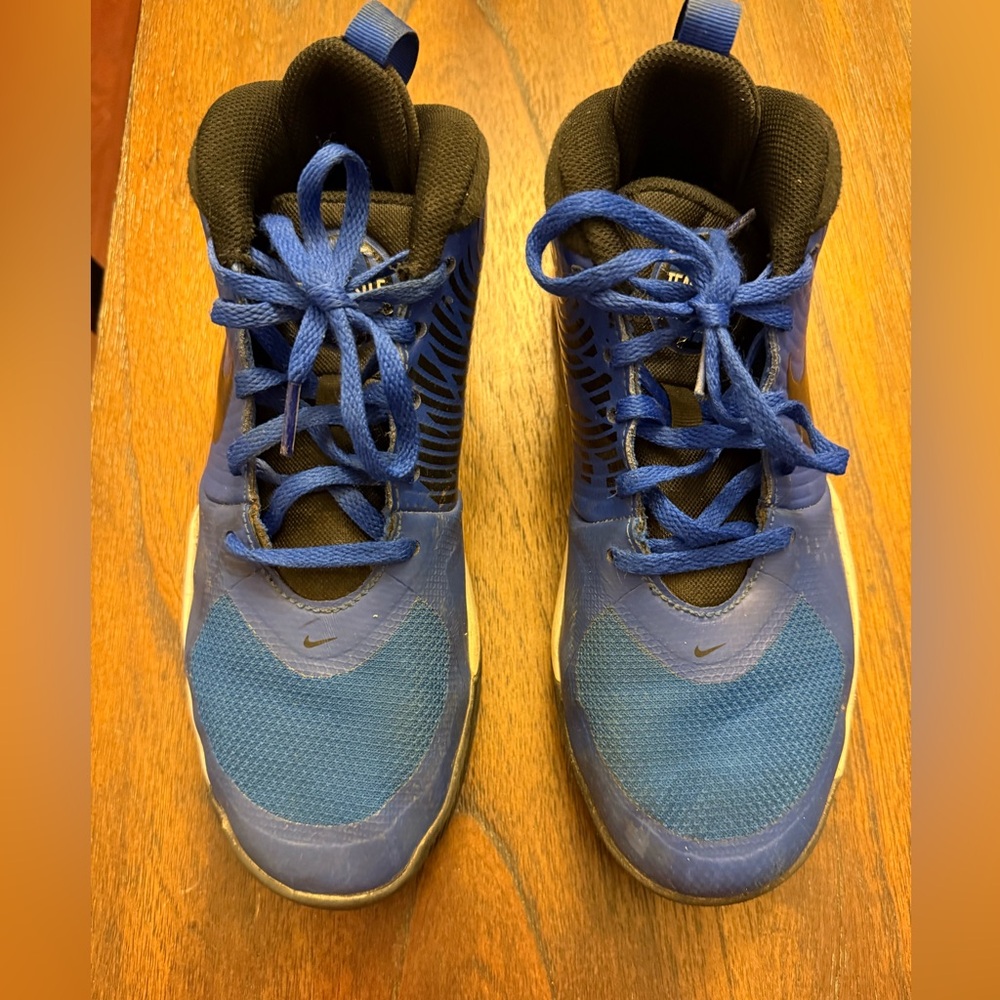Teamhustle Nike’s youth size 6. Gently worn.